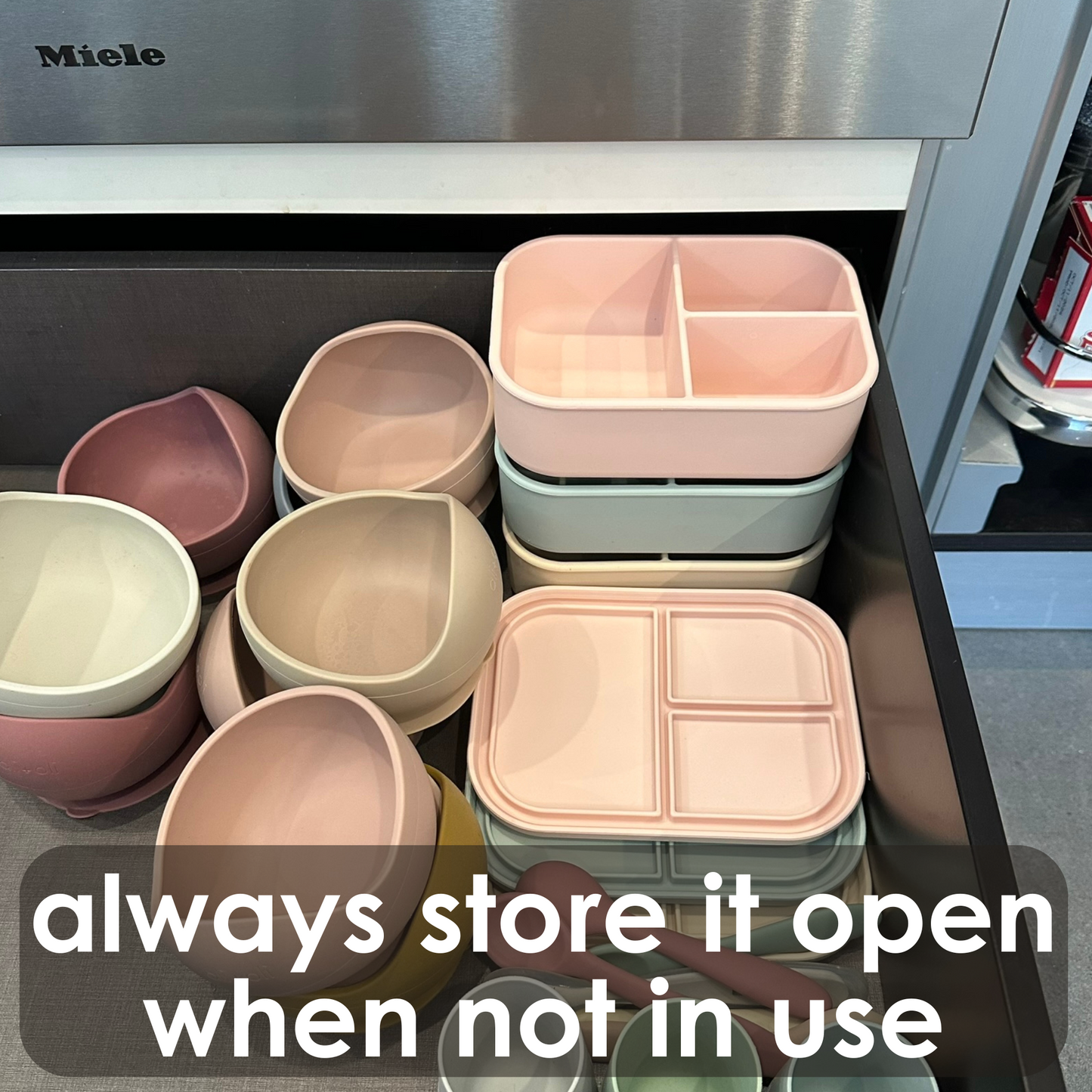 Ali+Oli Reusable Silicone Bento Box - 3 Compartments - Spill-Proof (Construction)