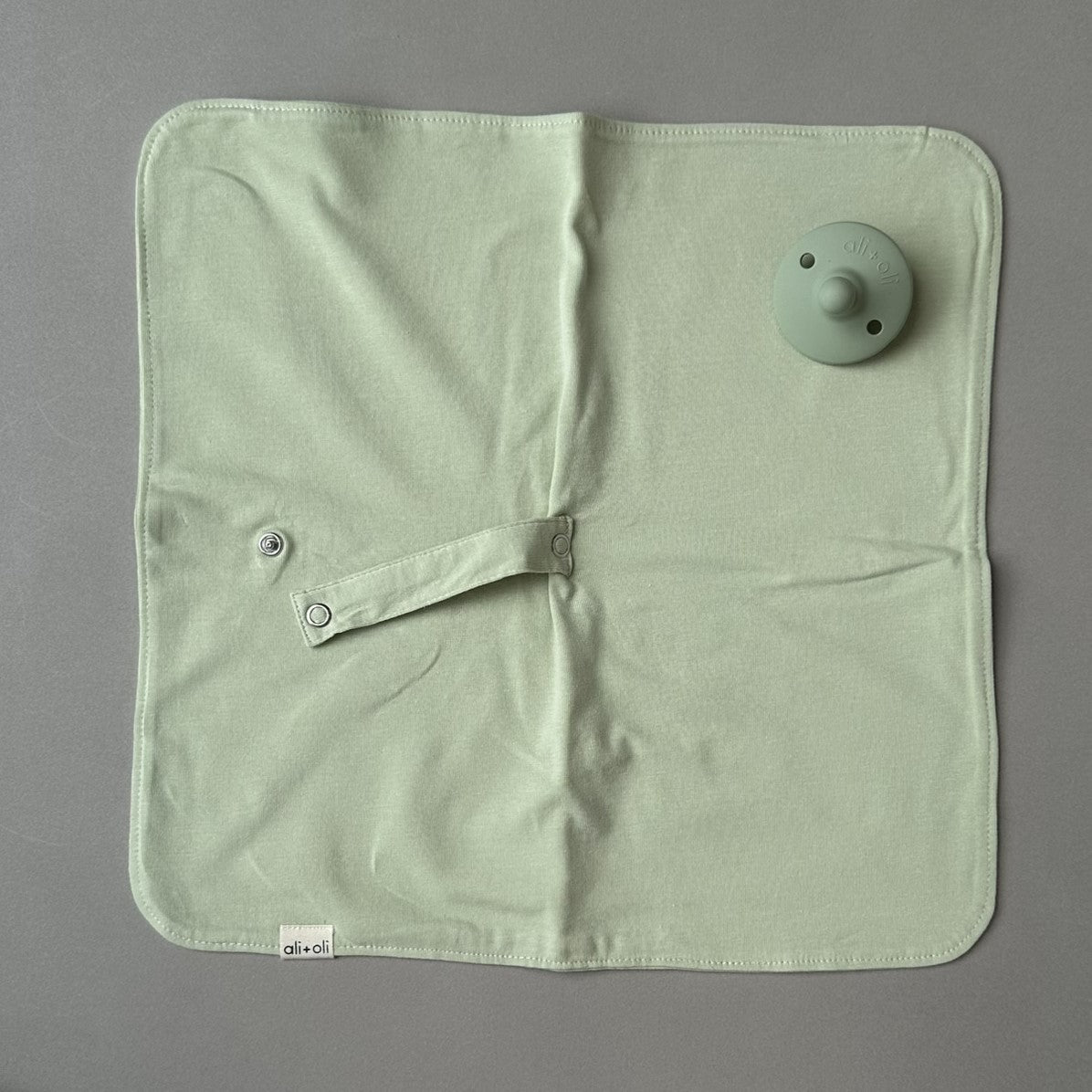 Ali+Oli Lovey Blanket Pacifier Holder (Sage)