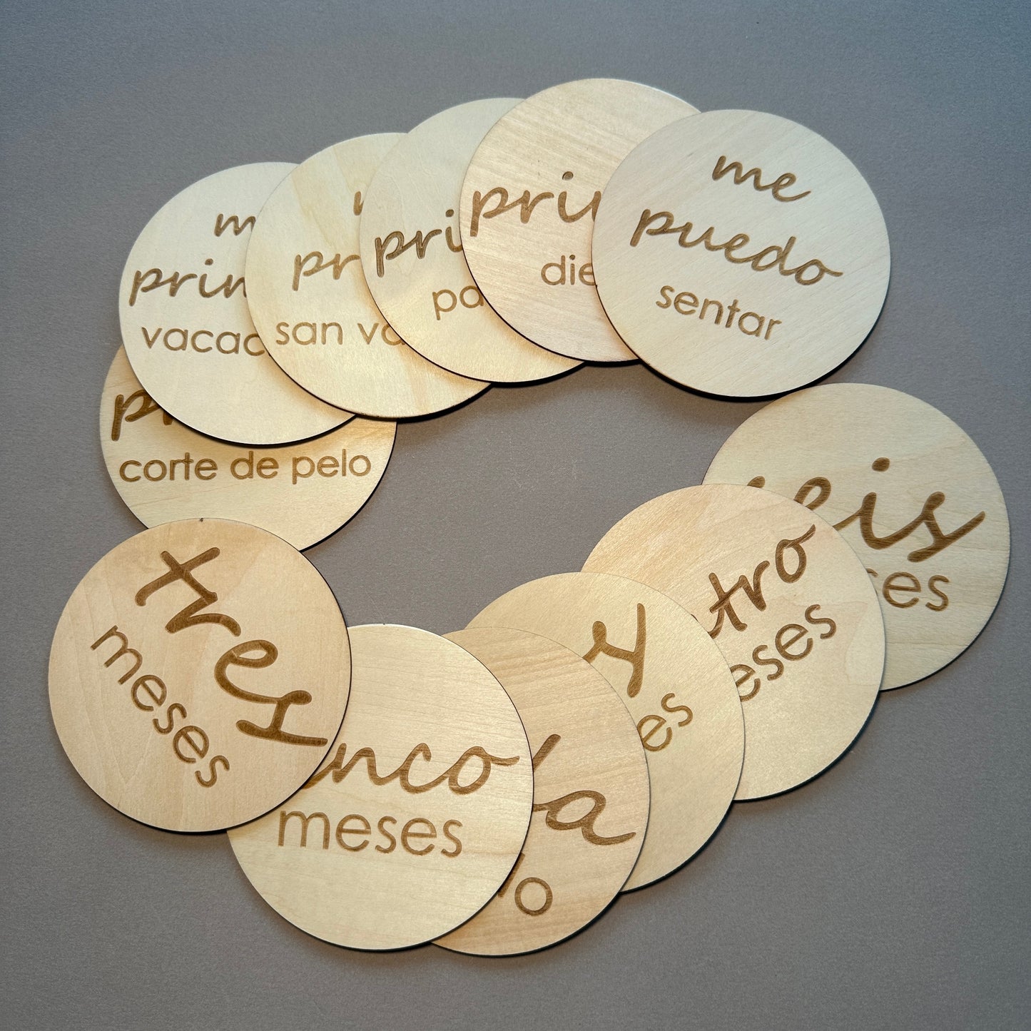 Baby Monthly Milestone Photo Prop Cards - Spanish (24 memorable milestones)
