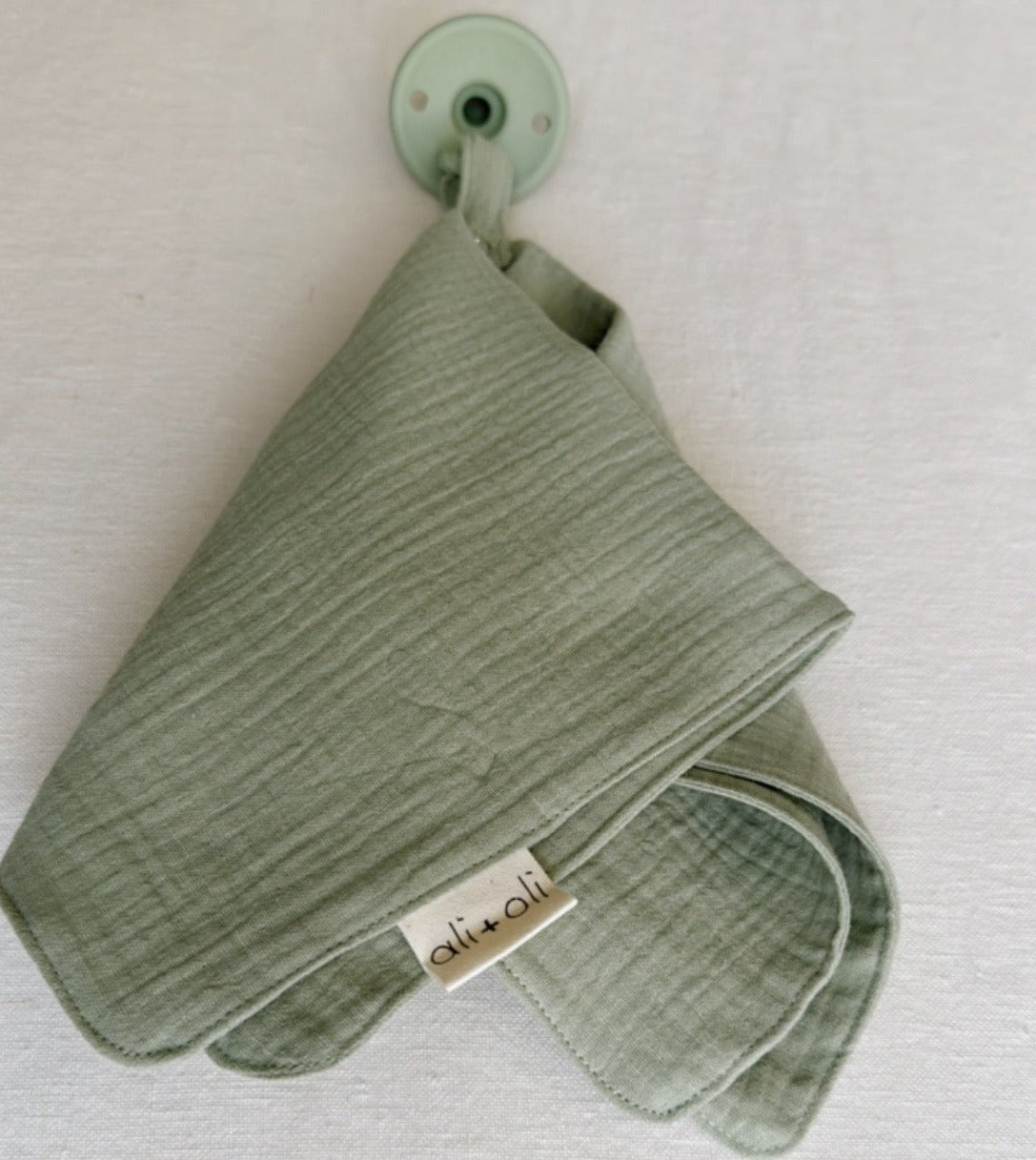Ali+Oli Pacifier Blanket Holder (Sage)