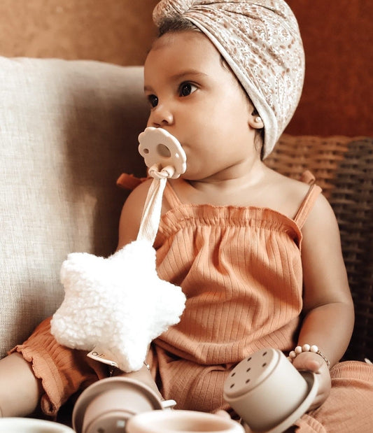 Ali+Oli Plush Star Pacifier Holder (White)