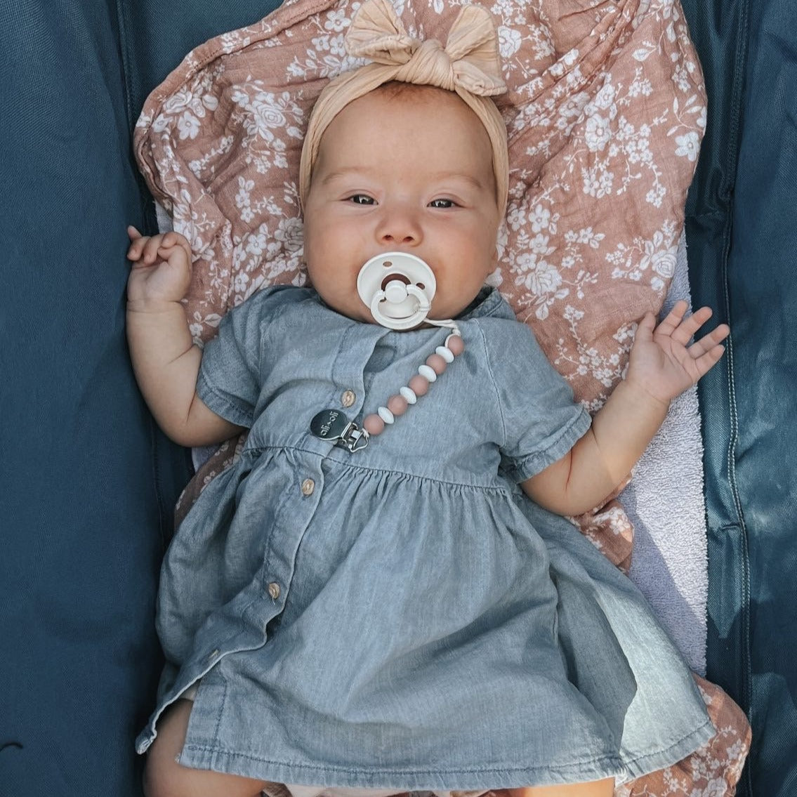 Ali+Oli Pacifier Clip Holder for Baby | Mini Lentil (Cork)