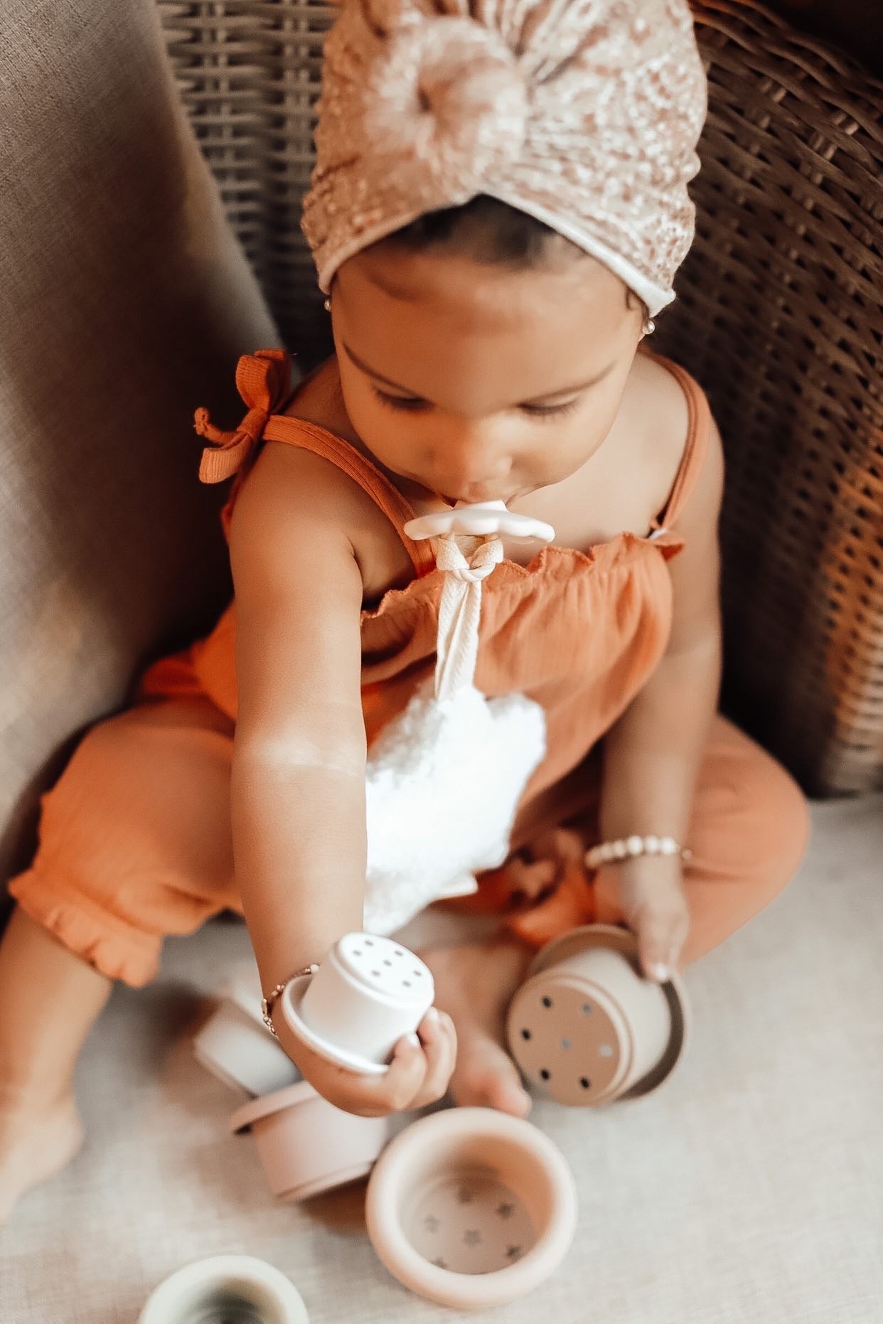 Ali+Oli Plush Star Pacifier Holder (White)