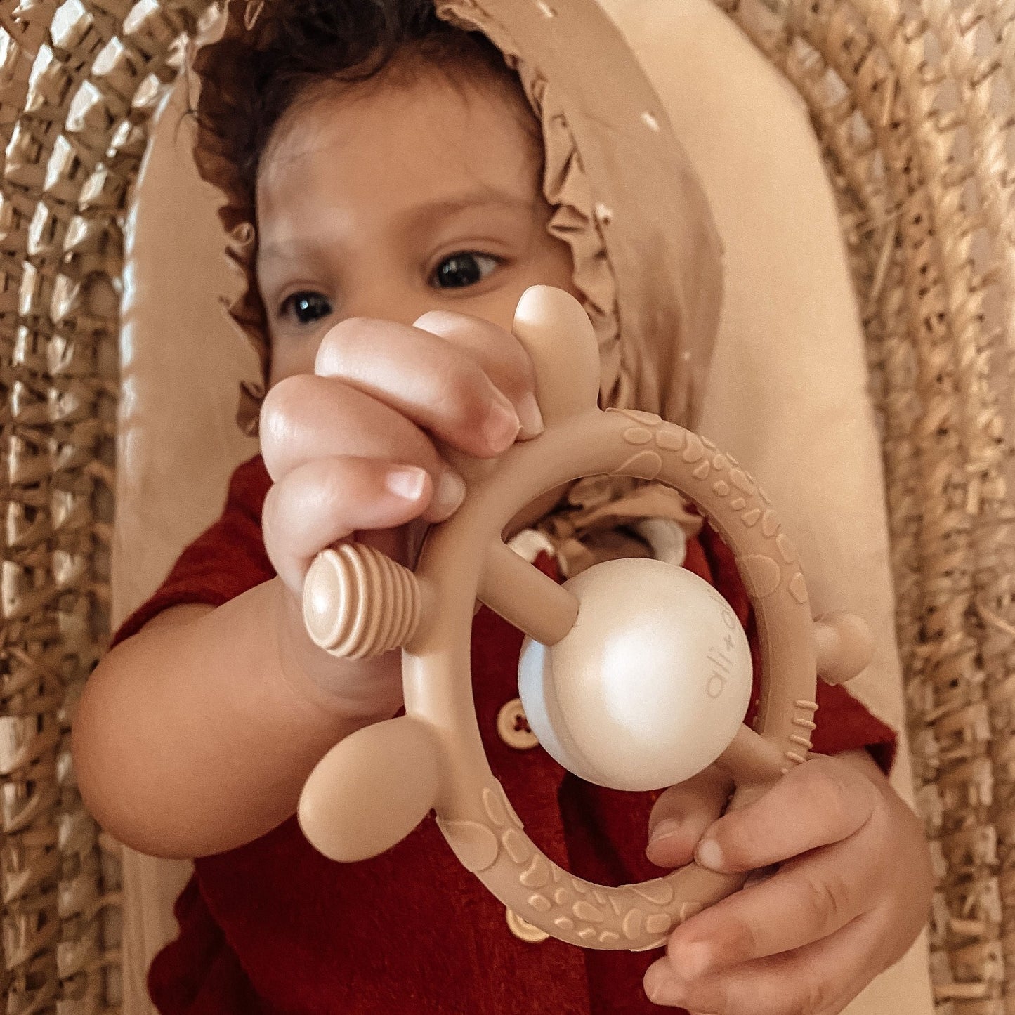 Ali+Oli Giraffe Teether and Rattle (Taupe)