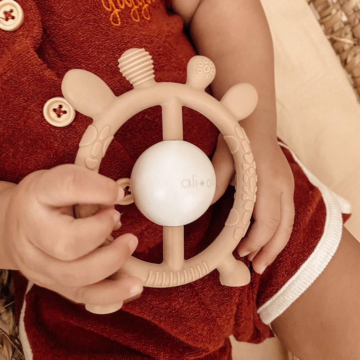 Ali+Oli Giraffe Teether and Rattle (Taupe)