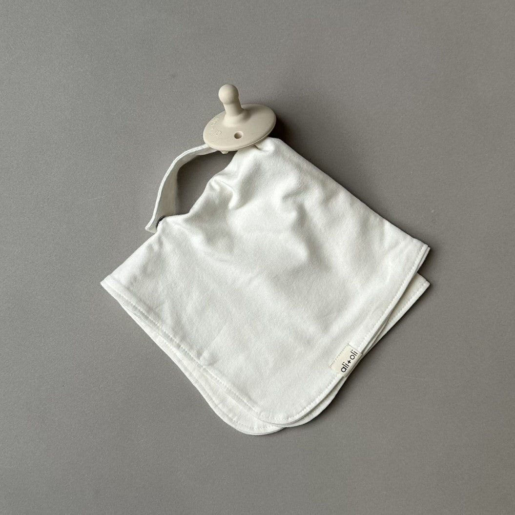 Ali+Oli Lovey Blanket Pacifier Holder (Beige)