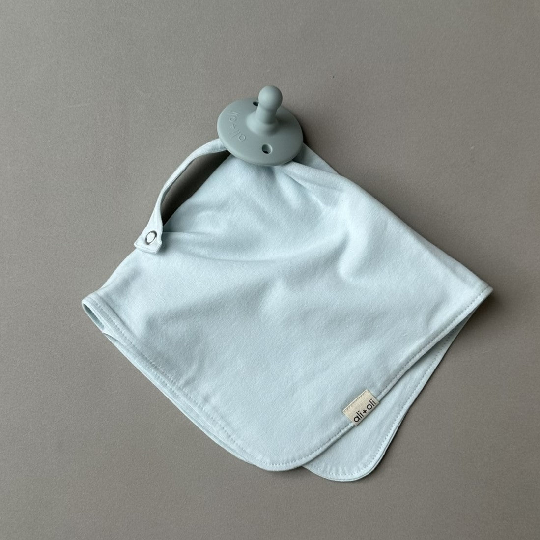 Ali+Oli Lovey Blanket Pacifier Holder (Blue)