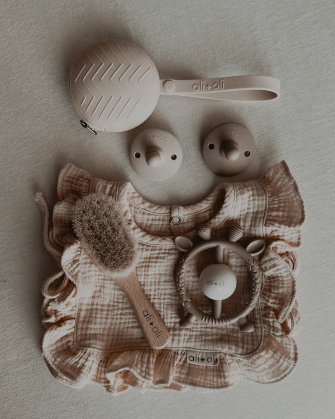 Ali+Oli Pacifier Case (Natural)