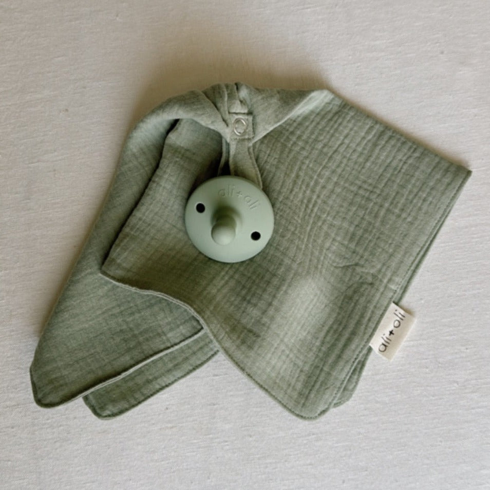 Ali+Oli Pacifier Blanket Holder (Sage)