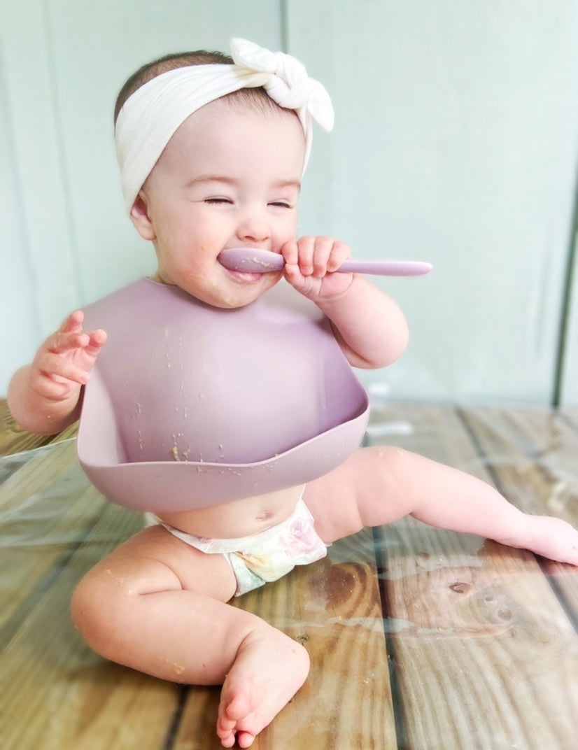 Ali+Oli Silicone Baby Bib Roll Up & Stay Closed (Soft Lilac)