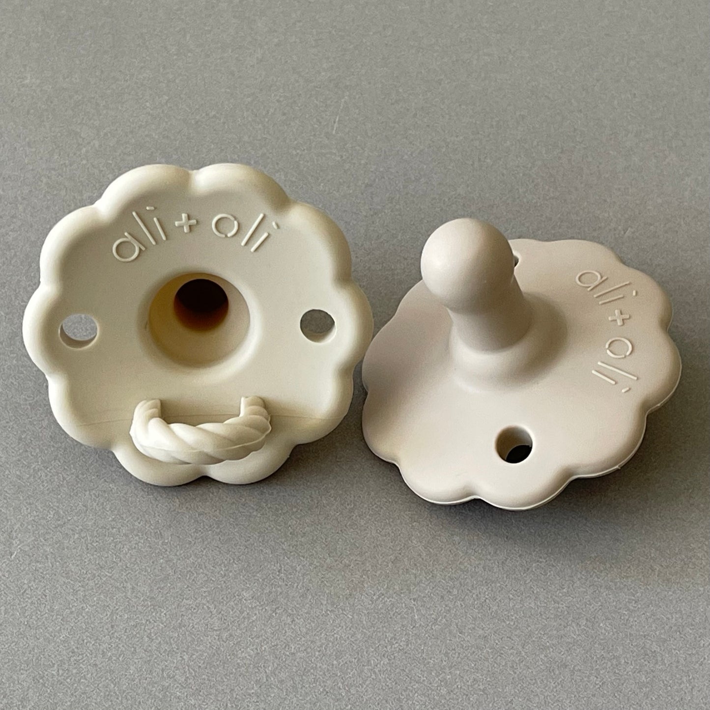 Ali+Oli Pacifier Set Flower (Oat & Coco)