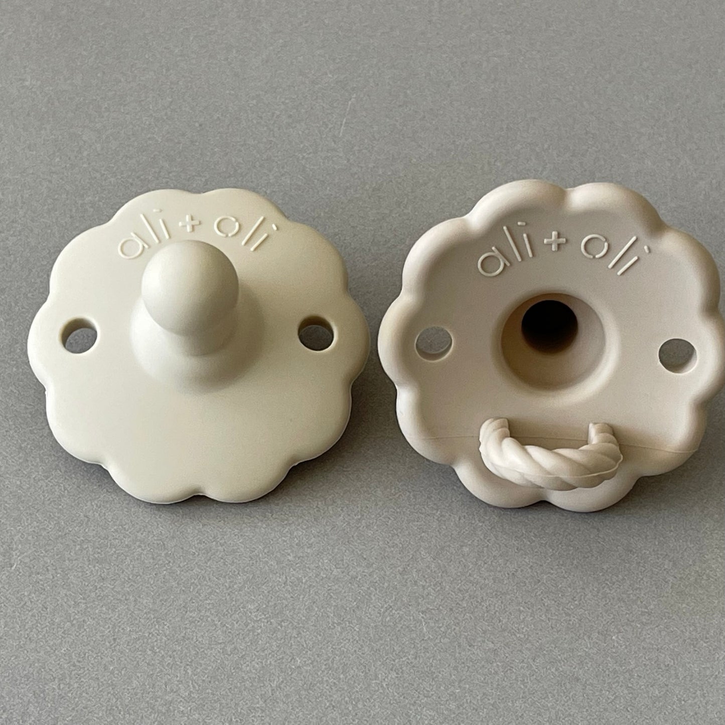 Ali+Oli Pacifier Set Flower (Oat & Coco)