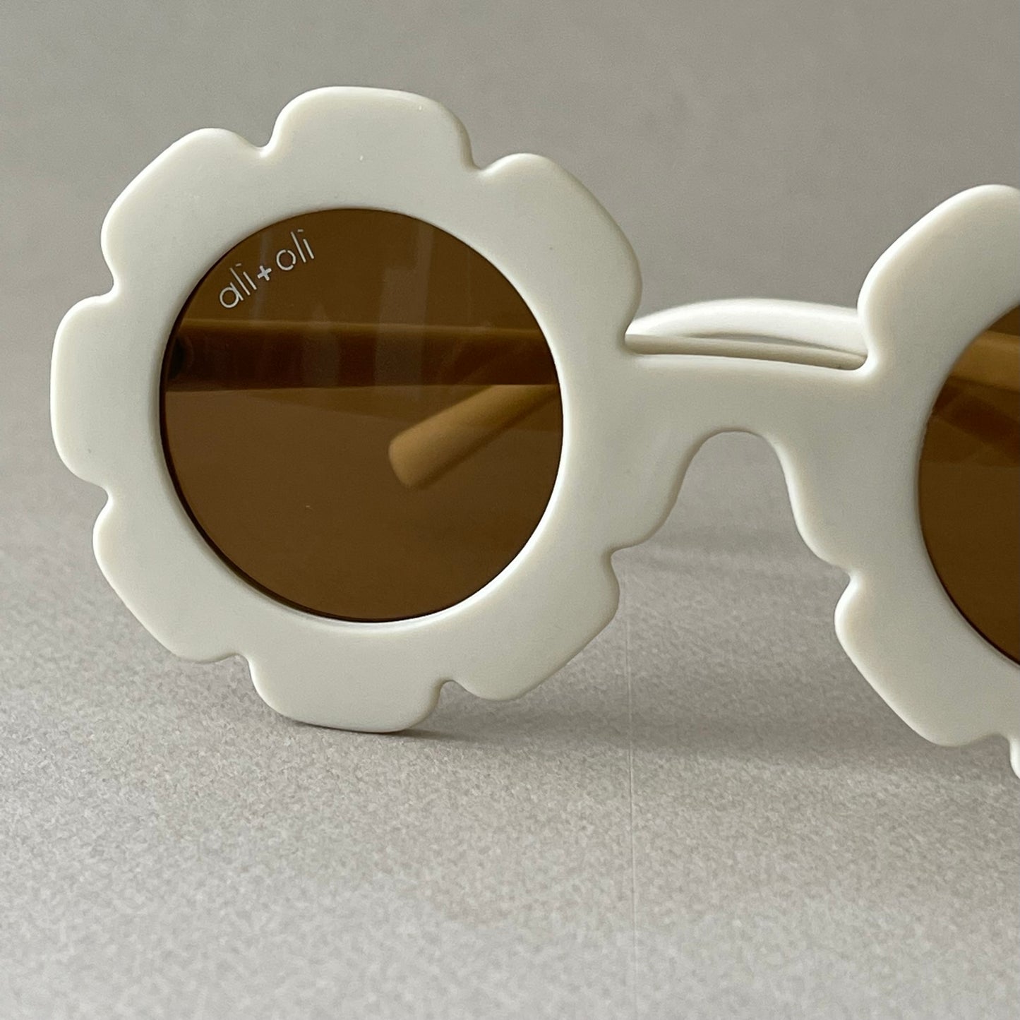 Ali+Oli Sunglasses for Kids Flower (White)