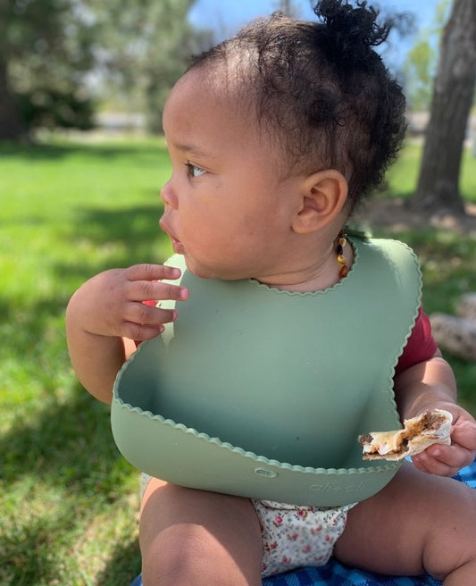 Baby silicone bib scalloped edge green 