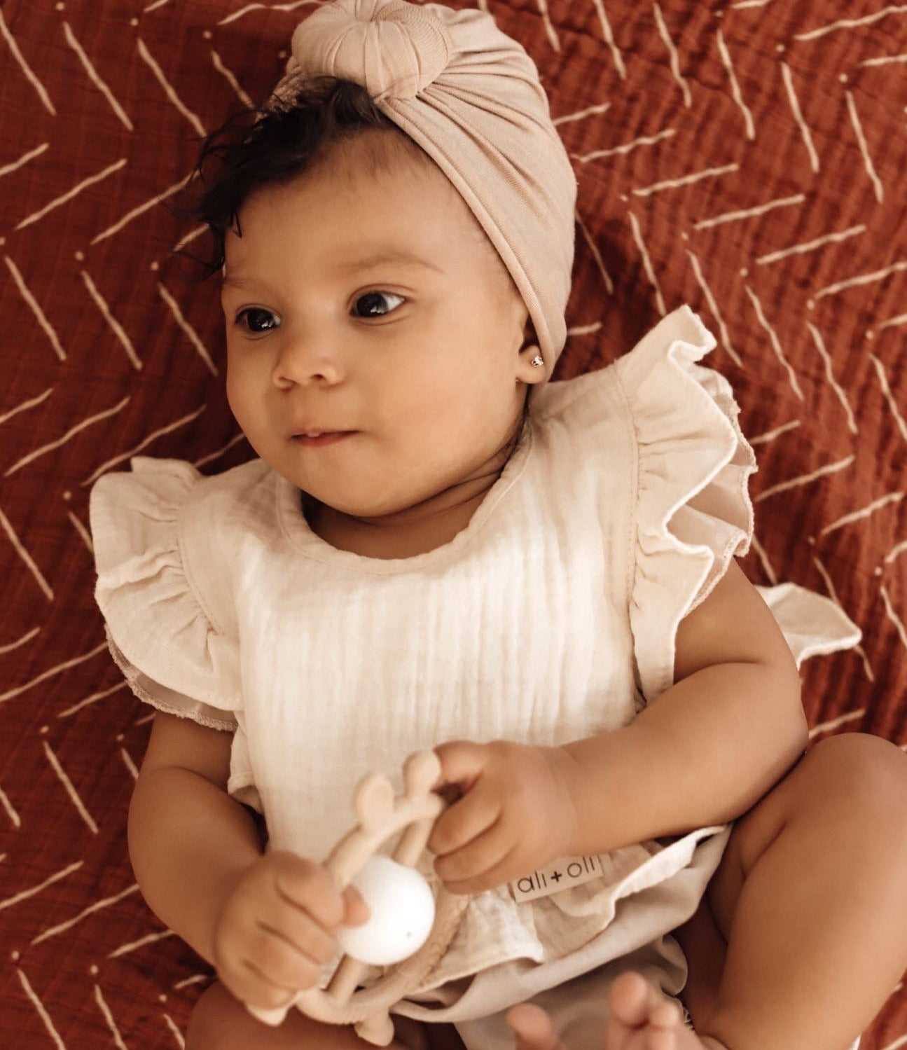 Ali+Oli Muslin Cotton Ruffle Baby Bib (Ivory)