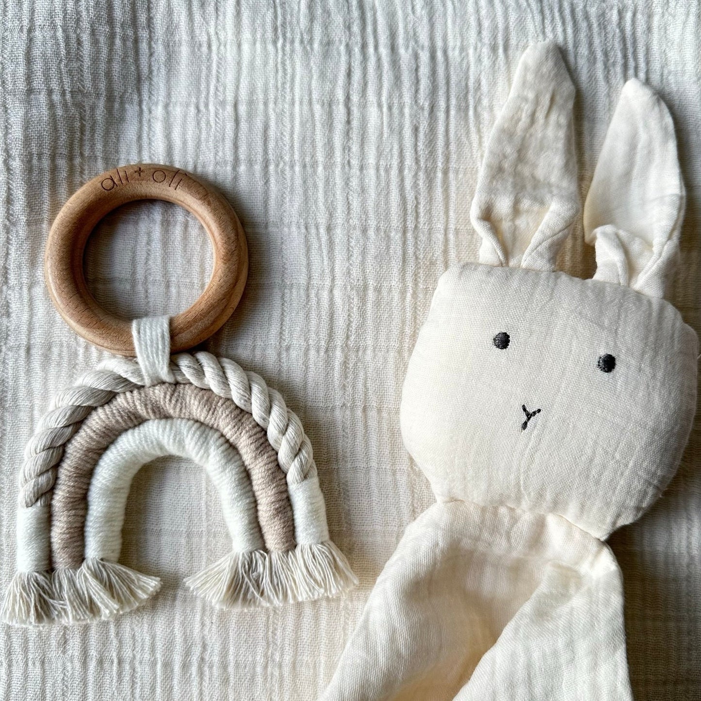 Mini-Macramé Rainbow Teething Toy for Baby (Sand)