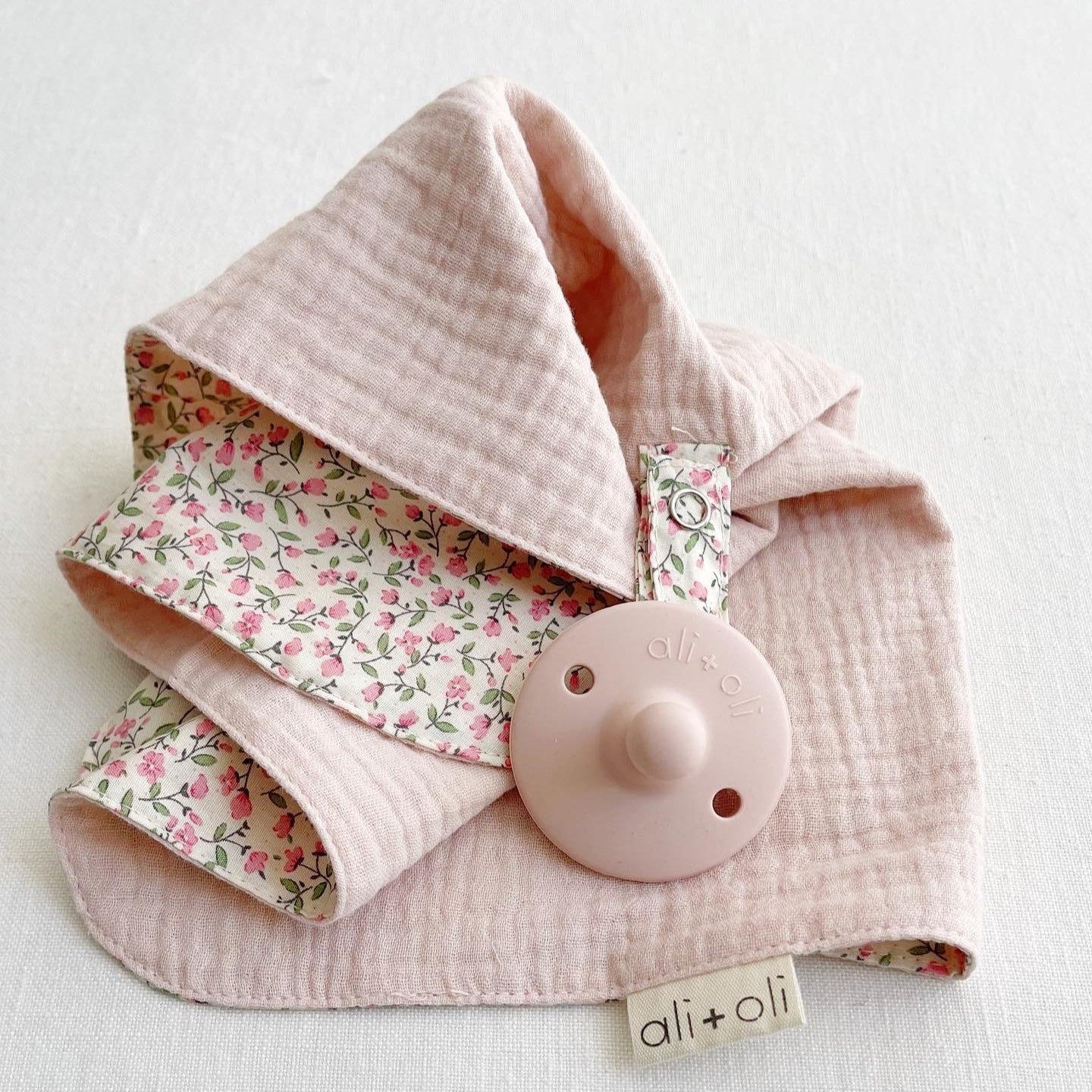Ali+Oli Pacifier Blanket Holder (Pink Flowers)