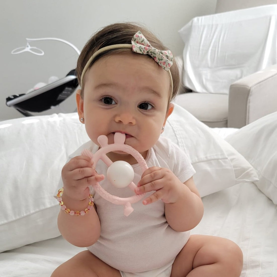 Ali+Oli Giraffe Teether and Rattle (Pink)